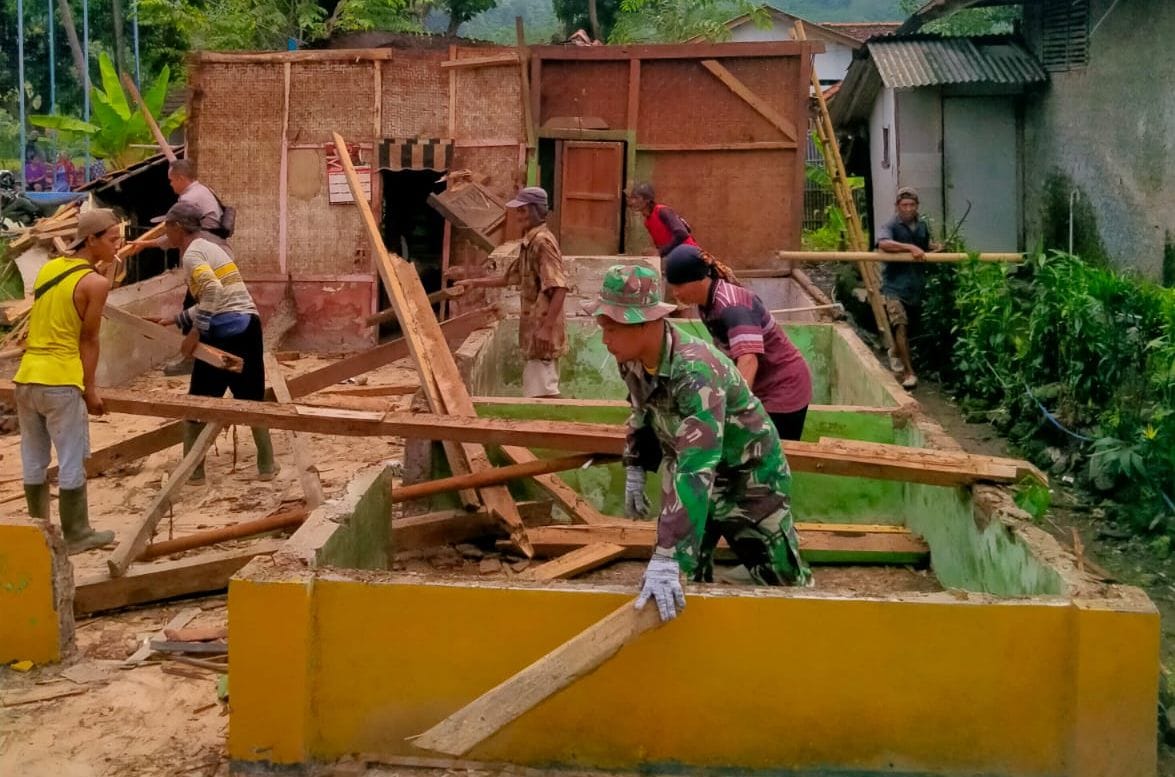 Gotong Royong BAZNas dan Kodim 0610, Rumah Warga Surian Dibangun Ulang