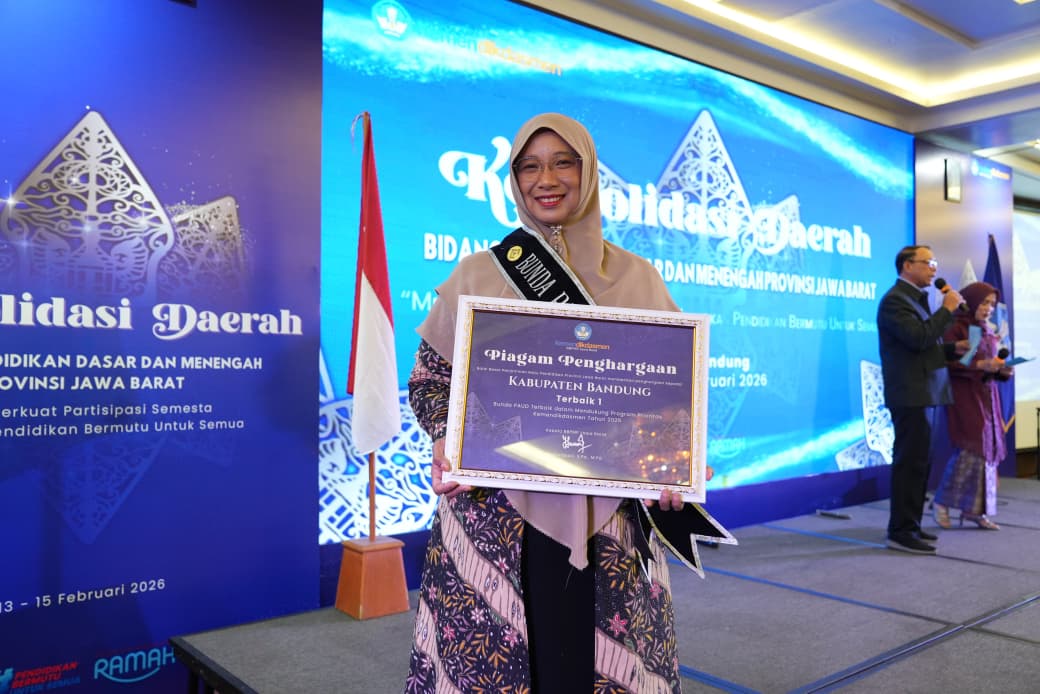  Emma Dety Mengaku Suprise Dapat Penghargaan Kemendikdasmen