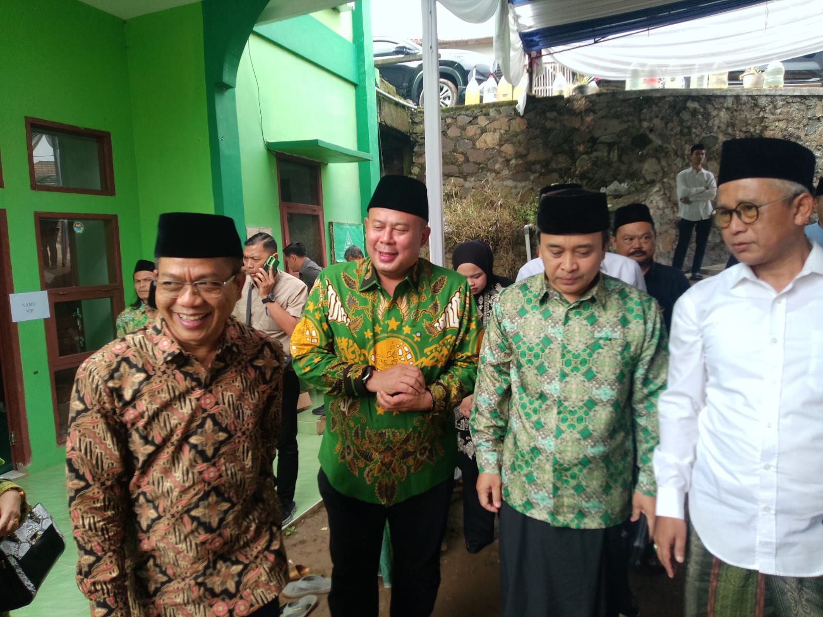 Tekan Inflasi Jelang Ramadan, Wakil Ketua DPR RI Gelar Pasar Murah di Pacet Bandung