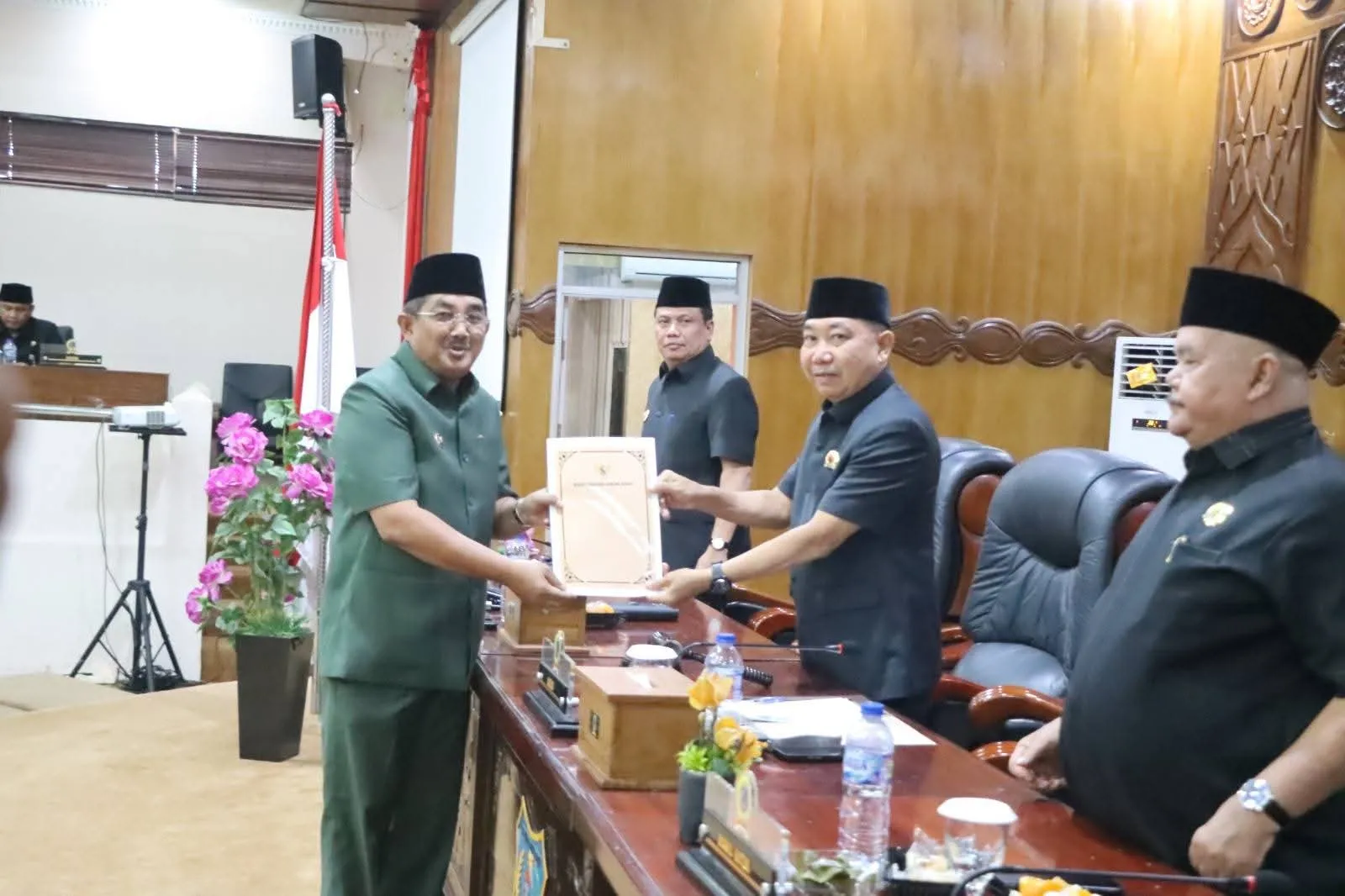 Bupati Anwar Sadat Sampaikan Nota Pengantar Ranperda Pertanggungjawaban APBD 2025 pada Rapat Paripurna DPRD Tanjab Barat